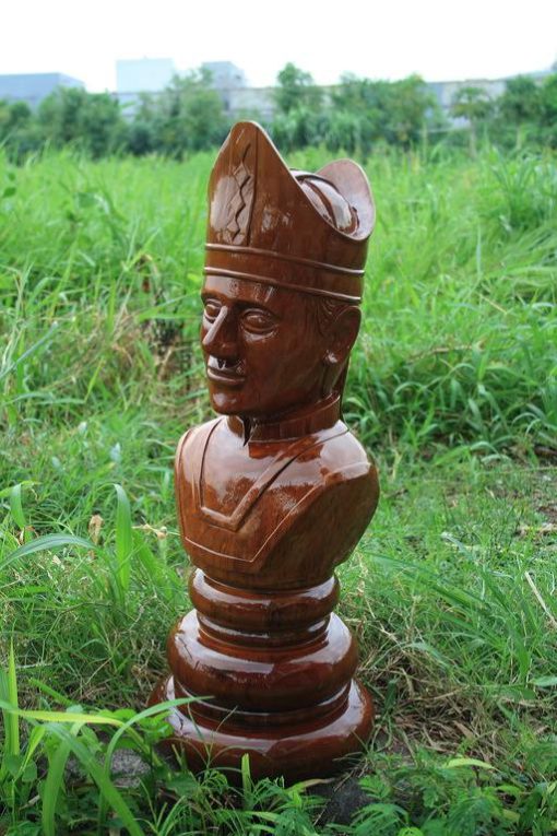 The Kingdom Hand Carved 60cm (24 Inch) Chess Set